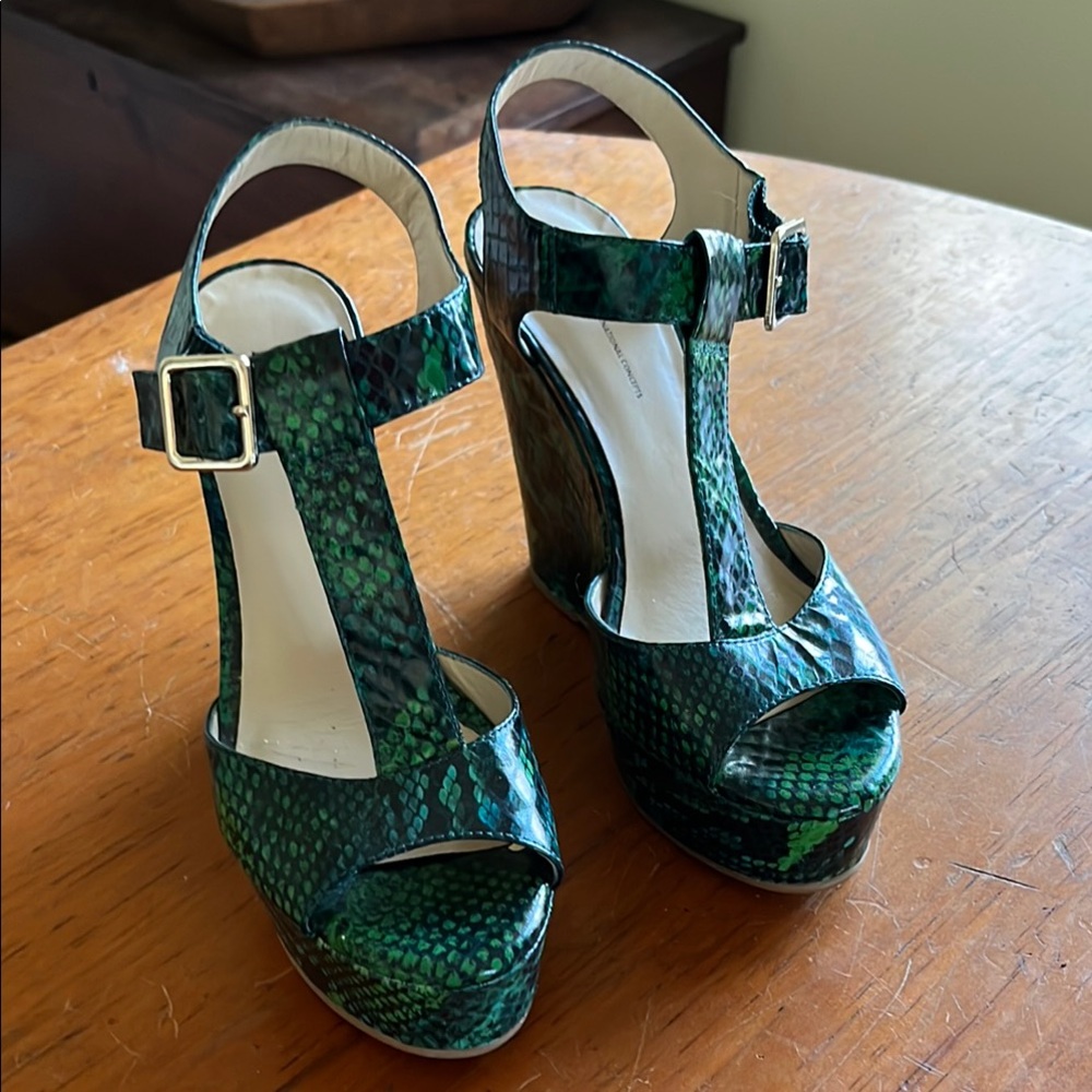 Inc Green Snakeskin Pattern Platform Sandals - Li… - image 3